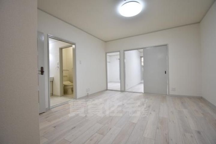 大阪府堺市東区草尾の賃貸アパートの居間