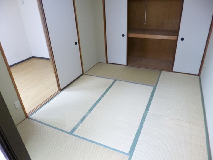 京都府京都市西京区山田南山田町の賃貸マンションの内装