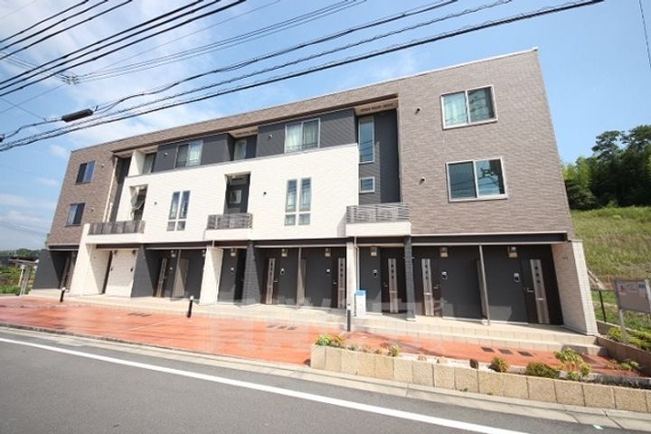 京都府木津川市城山台11丁目の賃貸アパートの外観