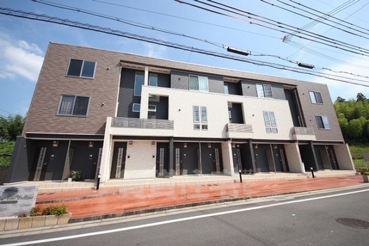 京都府木津川市城山台11丁目の賃貸アパートの外観