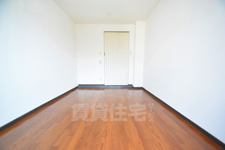 大阪府東大阪市小阪2丁目の賃貸マンションの居間