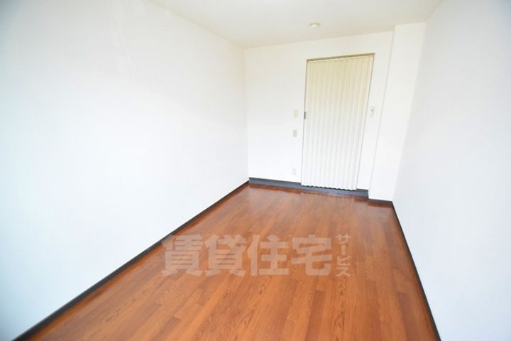 大阪府東大阪市小阪2丁目の賃貸マンションの居間