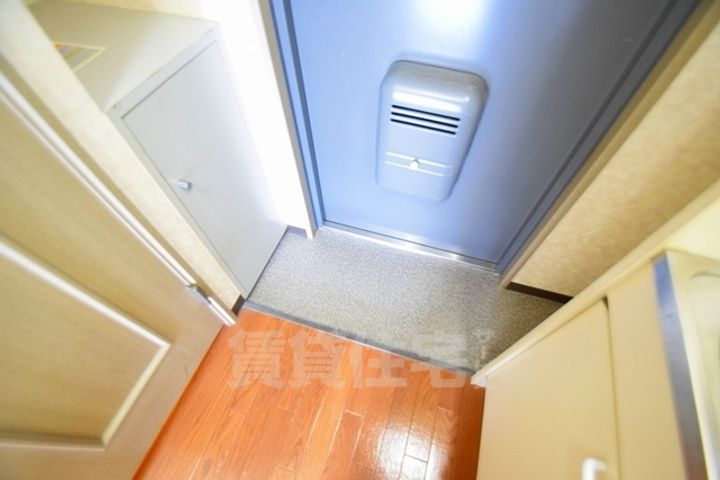 大阪府東大阪市小阪2丁目の賃貸マンションの玄関