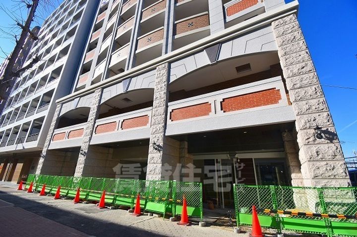 ラグゼ東三国5の玄関