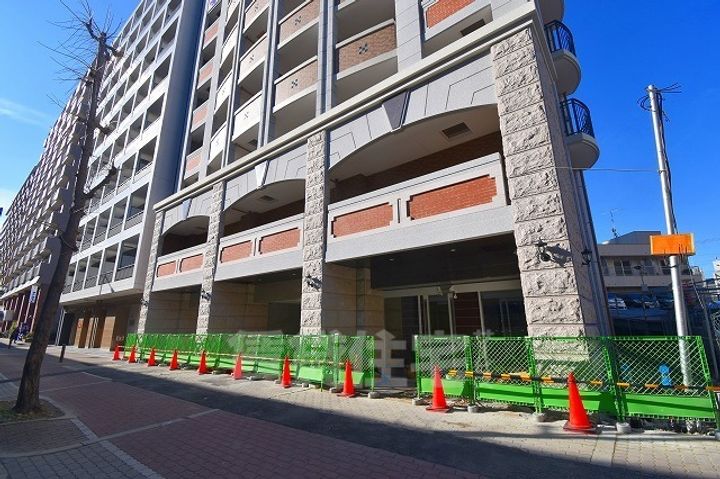 ラグゼ東三国5の玄関