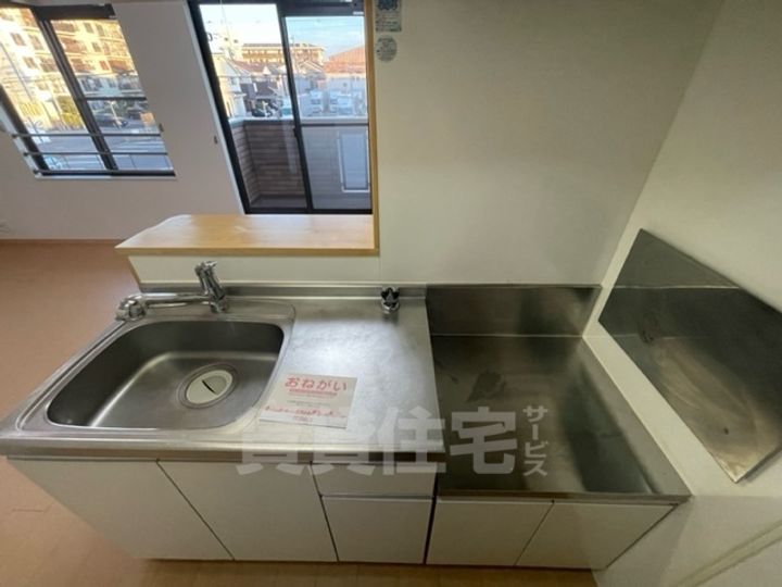 大阪府泉大津市東助松町4丁目の賃貸アパートのキッチン