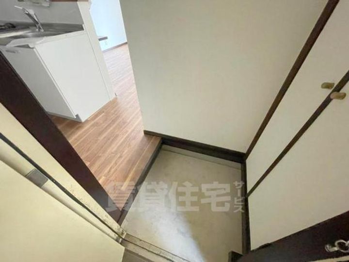 大阪府豊中市曽根西町3丁目の賃貸アパートの玄関