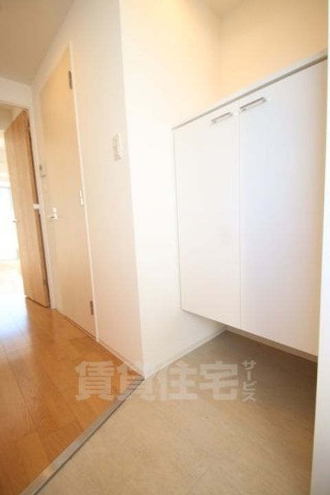 大阪府堺市堺区宿院町東4丁の賃貸マンションの玄関