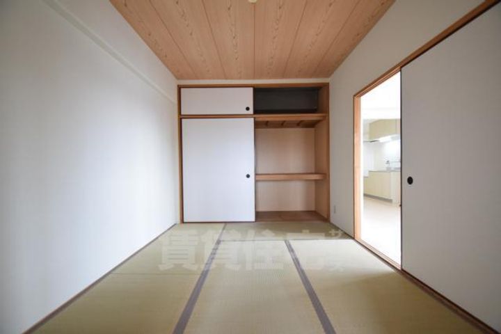 大阪府摂津市鶴野2丁目の賃貸マンションの寝室