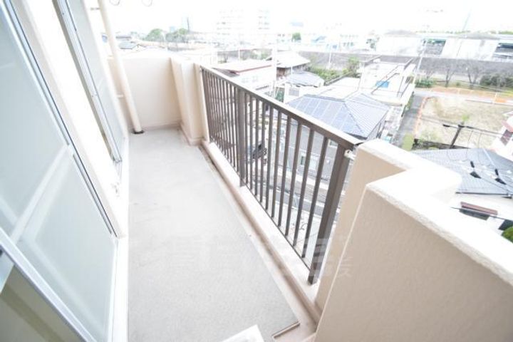 大阪府摂津市鶴野2丁目の賃貸マンションの子供部屋