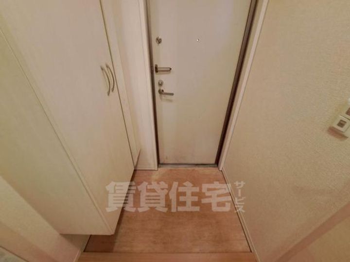 大阪府豊中市長興寺北3丁目の賃貸アパートの玄関