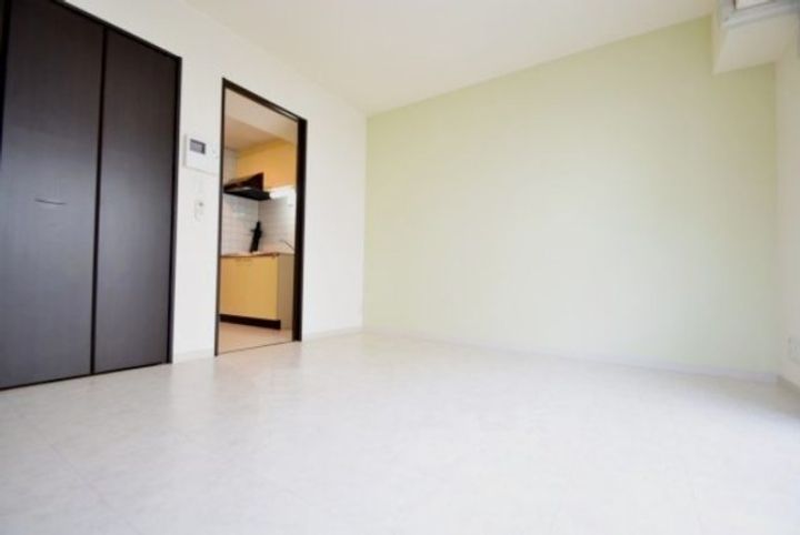 大阪府茨木市片桐町の賃貸マンションの居間