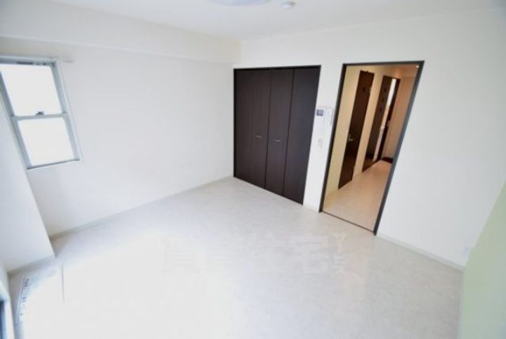 大阪府茨木市片桐町の賃貸マンションの居間