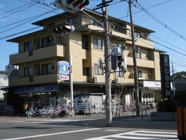 京都府京都市左京区岩倉中大鷺町の賃貸マンションの外観