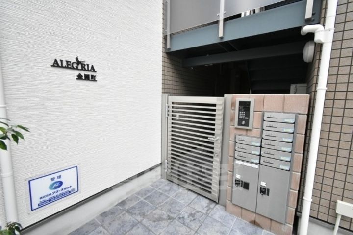 大阪府堺市北区金岡町の賃貸アパートの玄関