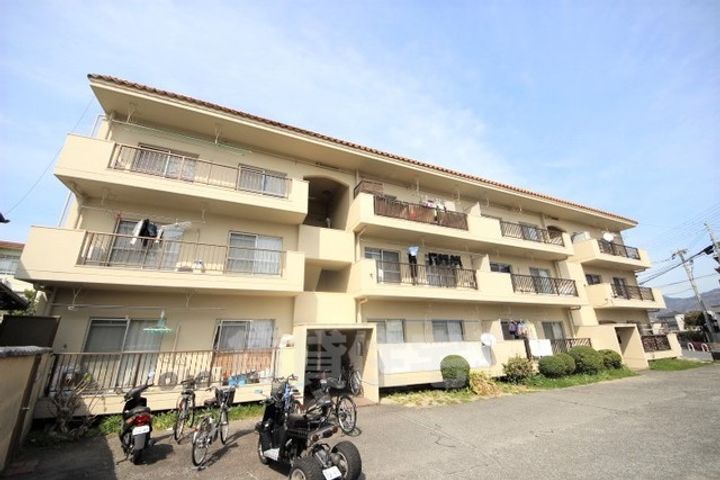 マンション西田の外観