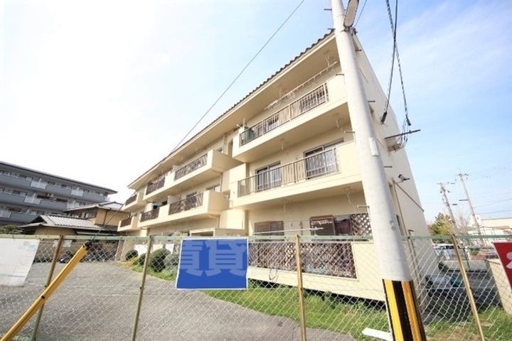マンション西田の外観