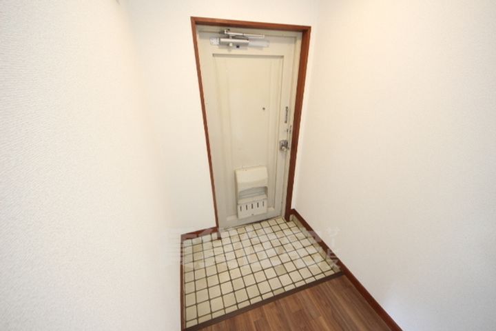 マンション西田の玄関
