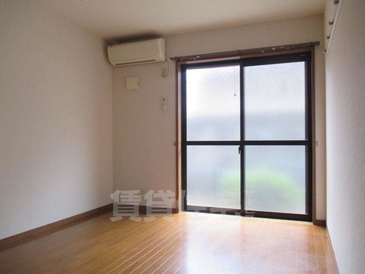 大阪府堺市西区鳳中町8丁の賃貸アパートの寝室