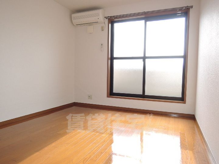 大阪府和泉市唐国町1丁目の賃貸アパートの居間