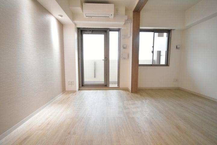 大阪府堺市西区鳳東町1丁の賃貸マンションの居間