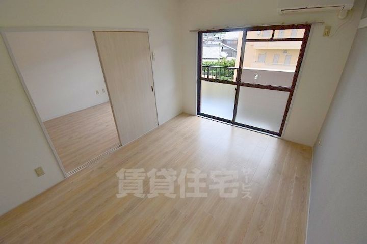 シャトー洗堰2の居間