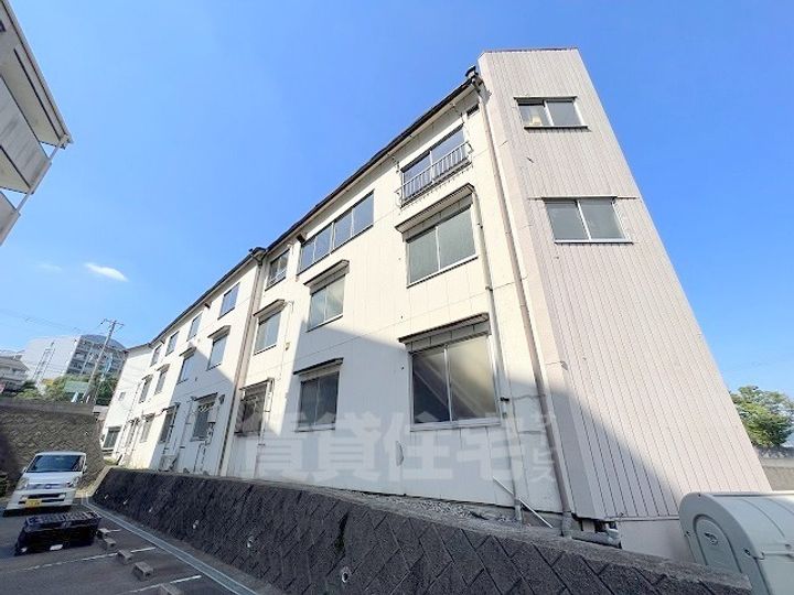 川西ハイツの外観