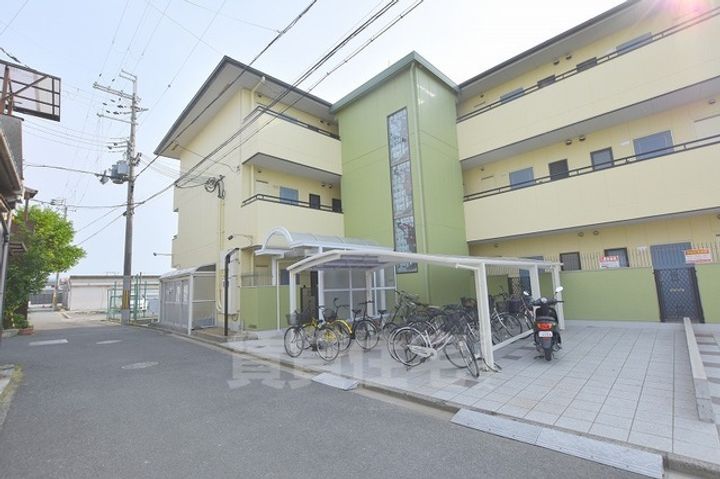 ロイヤルコート天美南の外観