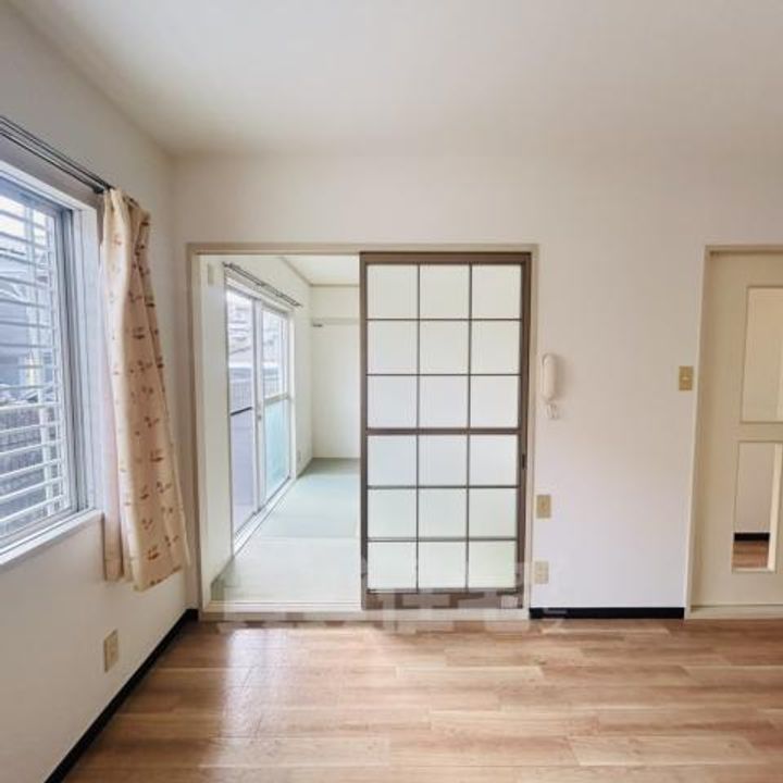 メゾンアベニュー2の居間