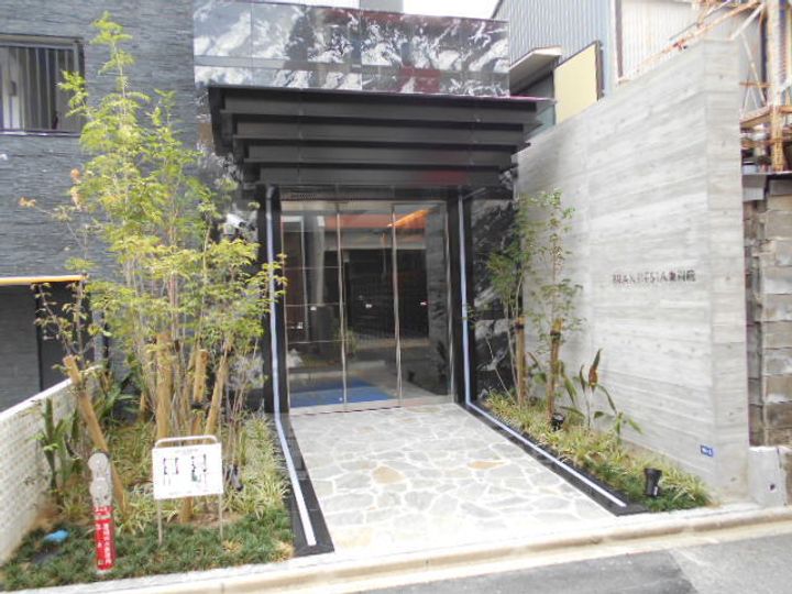 ブランシエスタ東別院の玄関