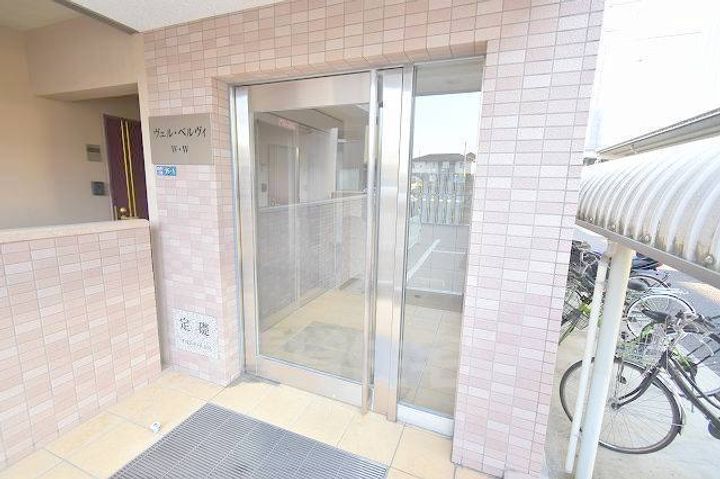 ヴェルベルヴィの玄関