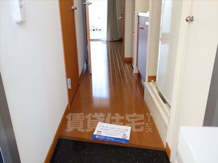 レオパレスアクトの玄関