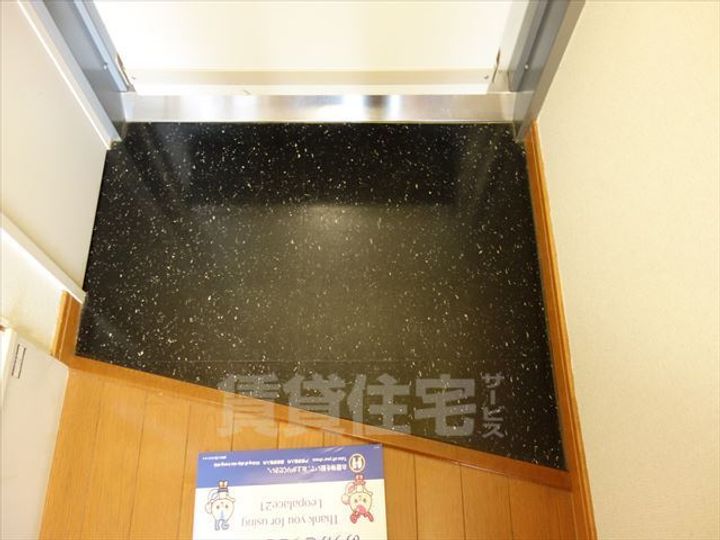 レオパレスアクトの玄関