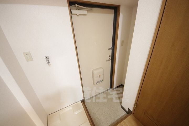 シャイン・ヒル・龍野ビルの玄関