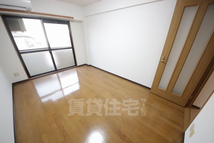 シャイン・ヒル・龍野ビルの寝室