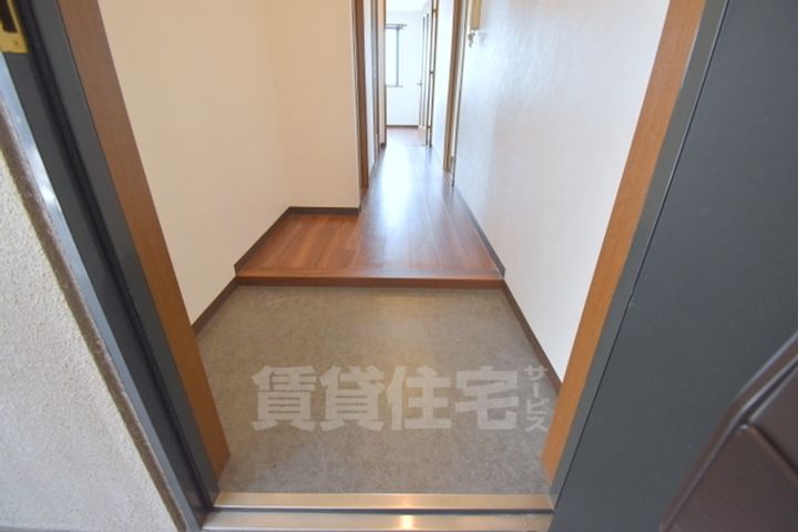 フローラルUNO C棟の玄関