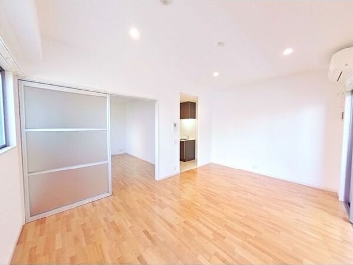 エルミタージュ新栄の居間