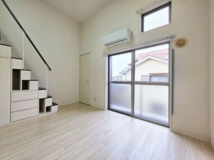 愛知県名古屋市西区中小田井5丁目(アパート)の賃貸物件の居間