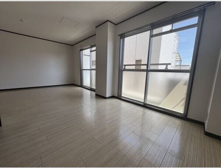 愛知県名古屋市中村区本陣通5丁目(マンション)の賃貸物件の居間