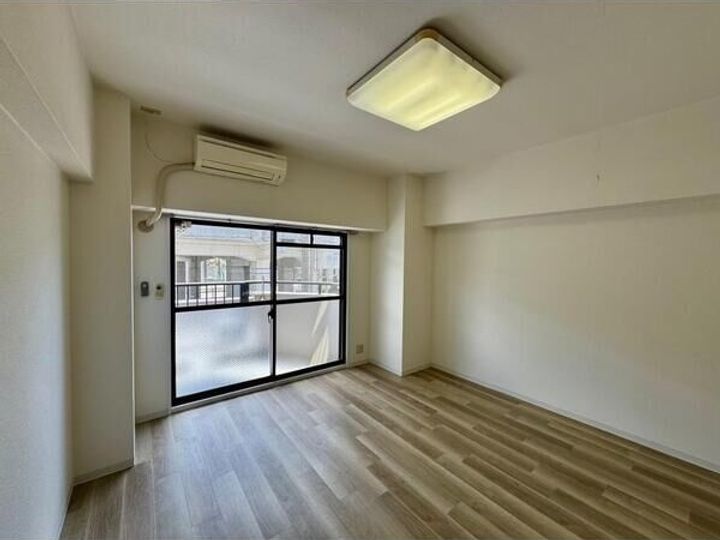 愛知県名古屋市中村区烏森町8丁目(マンション)の賃貸物件の居間