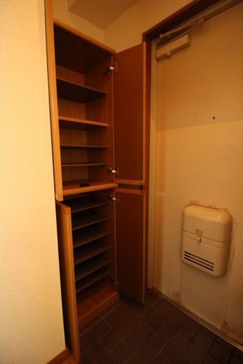 愛知県名古屋市港区新川町4丁目(マンション)の賃貸物件の玄関