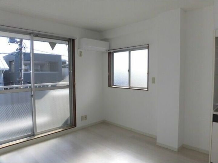 愛知県名古屋市中村区砂田町3丁目(マンション)の賃貸物件の居間