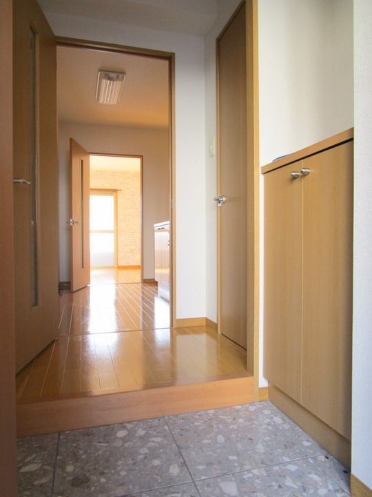 柳畑アラクの玄関