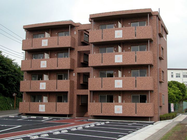 静岡県裾野市千福の賃貸マンションの外観