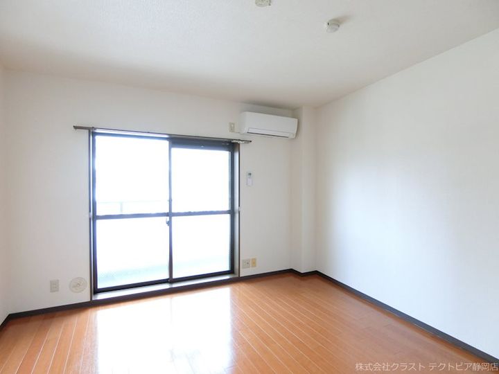 稲川うおとうの居間