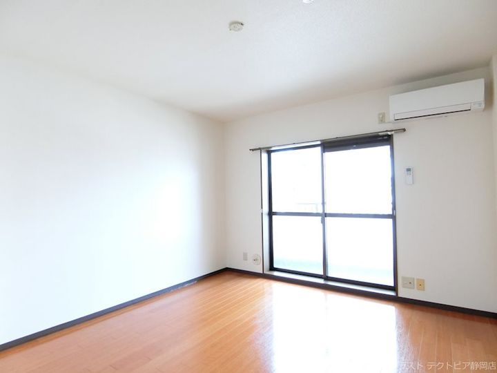 稲川うおとうの居間