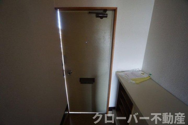メゾン小路201の玄関