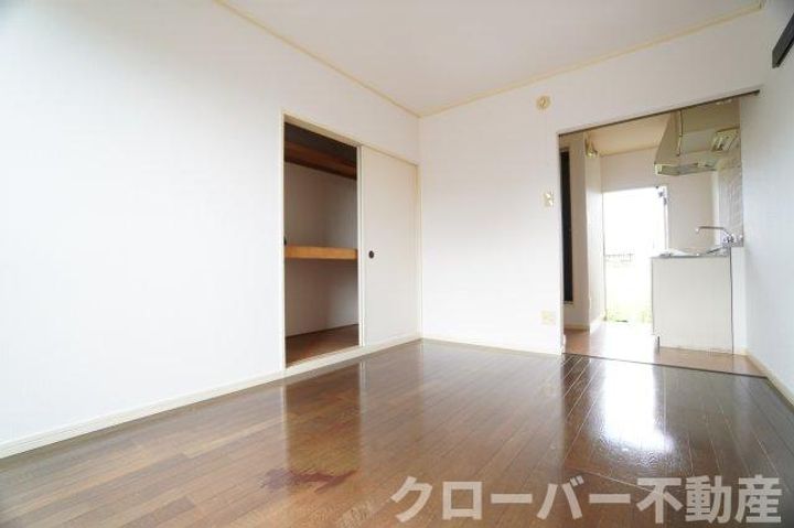 Kハイツ207の居間