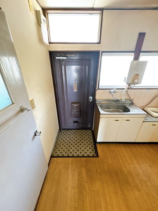 第1清涼マンションの玄関