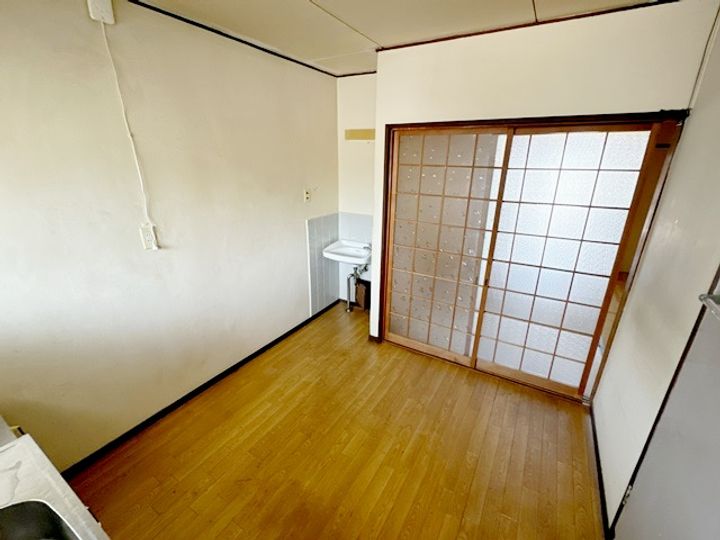 第1清涼マンションの居間